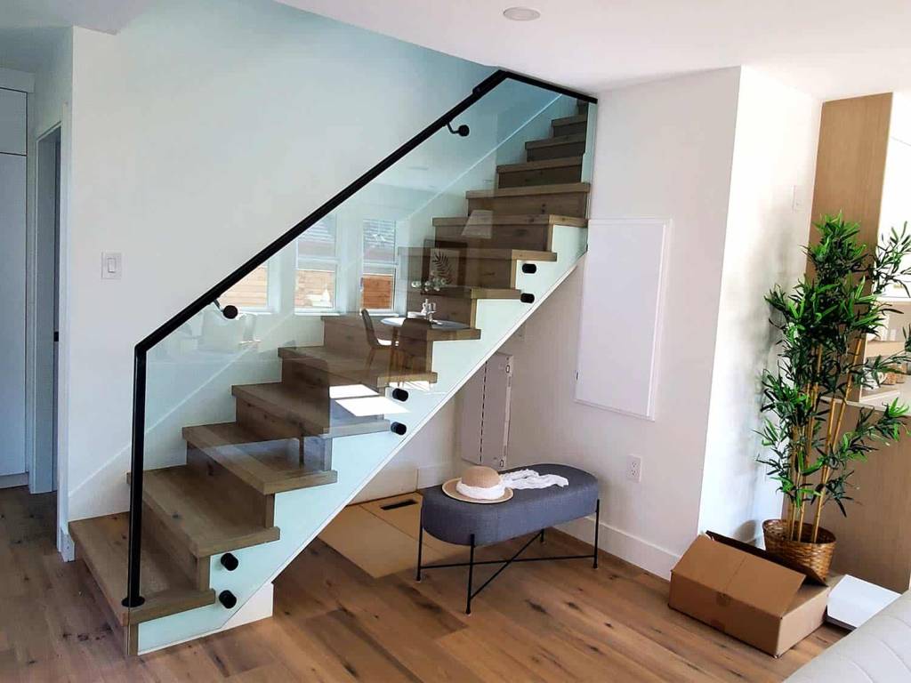 VanGlaze - 34-standoff glass railing