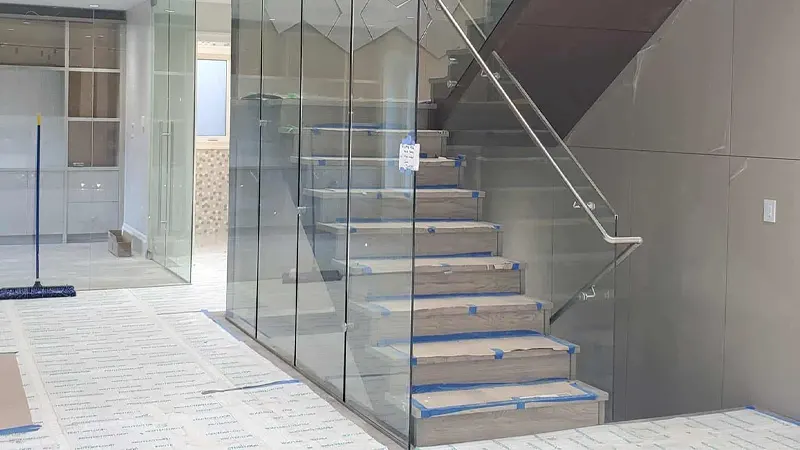 VanGlaze - 34-standoff glass railing