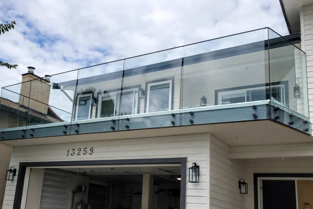 glass-staircase-railing-coquitlam-interior-design